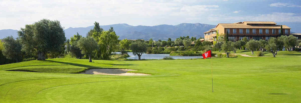 Hotel Peralada Wine Spa & Golf and the 18th green on Peralada Golf