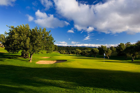 Blue skies above Vale da Pinta Golf Course