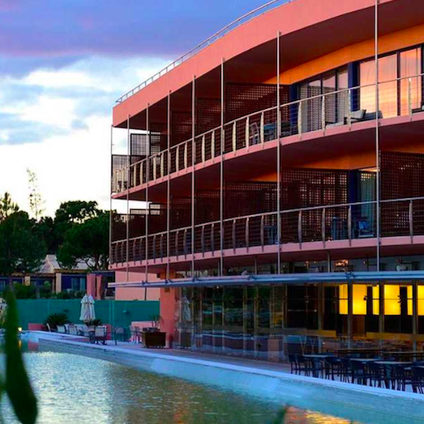 Close up view of Vilasol Hotel and pool
