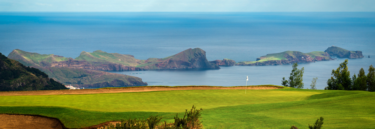 Santo da Serra Golf Club's signature hole with view to the Atlantic and the islands
