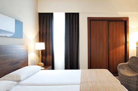 Junior suite bedroom at Vincci Costa Golf