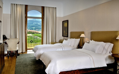 Twin room with golf view at the hotel