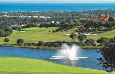 Lake with fountain and view to the Mediterranean at La Cañada Golf