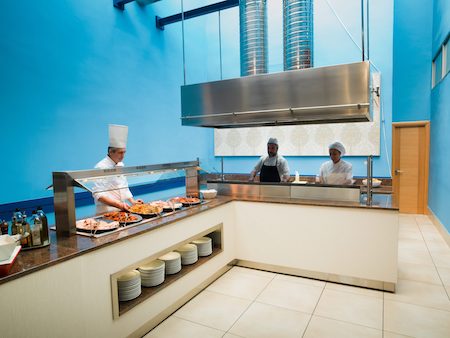 Show cooking in the Monarque Torreblanca Restaurant