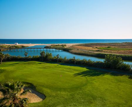 Nau Salgados Palm Village - All Inclusive Apartments & Suites is located 400 metres from Salgados Golf Course