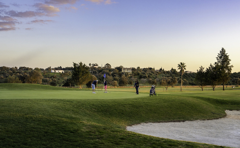 Putting out on a green with a view of the Silves countryside