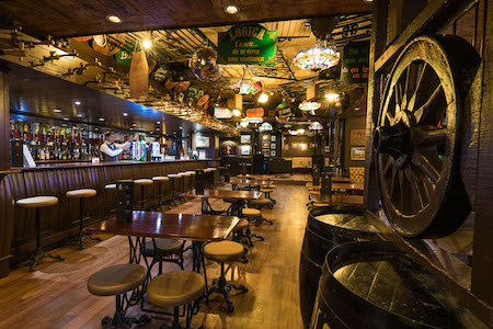 Popular Dog & Duck Bar at Vila Gale Cerro Alagoa