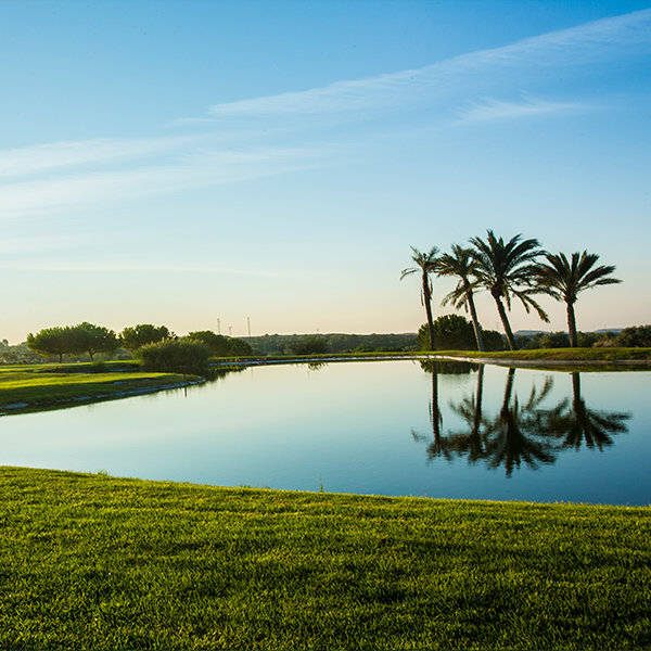 Water hole on Alenda golf course