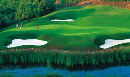 3 bunkers guard this green on Almenara Golf