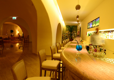 Caravela Bar Lounge at Crowne Plaza Vilamoura