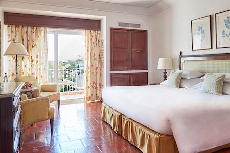 Classic Plus Deluxe Room at Dona Filipa Hotel