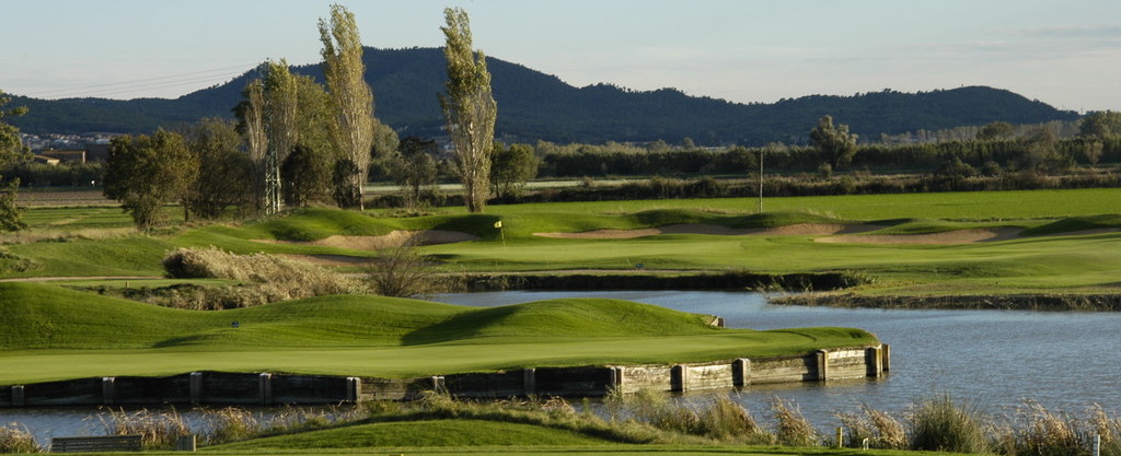 Water hole at Emporda Golf