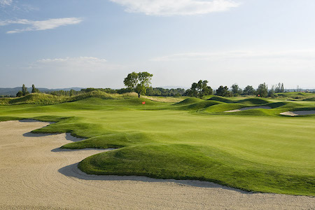 6th hole on Emporda Golf