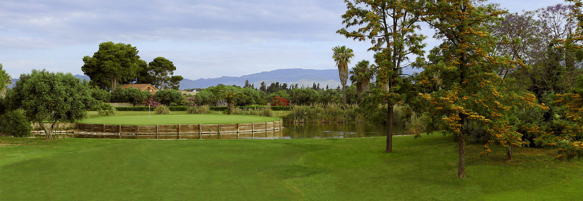 Water hazard on the 4th hole at Gaudi Reus Golf