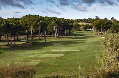 Par 5 4th hole at La Monacilla Golf