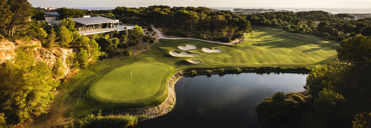 The scenic 18th hole on the Infinitum Hills Golf Course