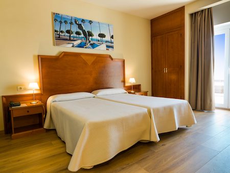 Twin roomat Monarque El Rodeo Hotel