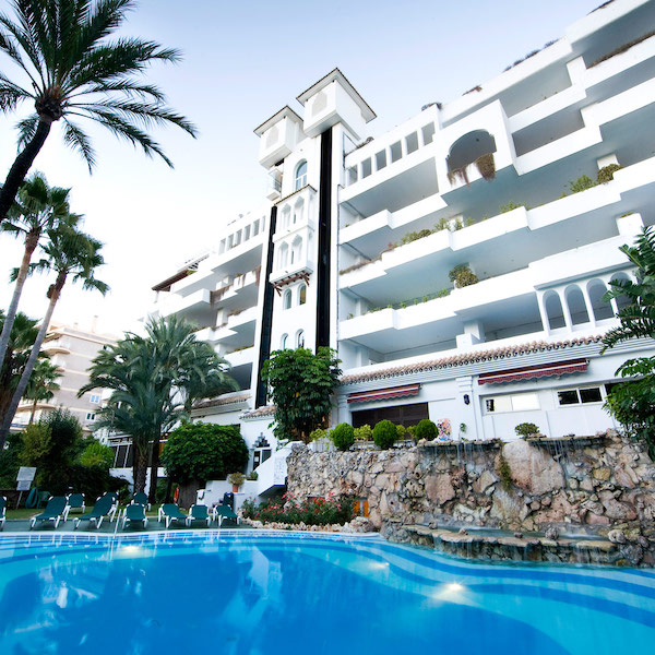 Monarque Sultan Aparthotel, Marbella - pool view