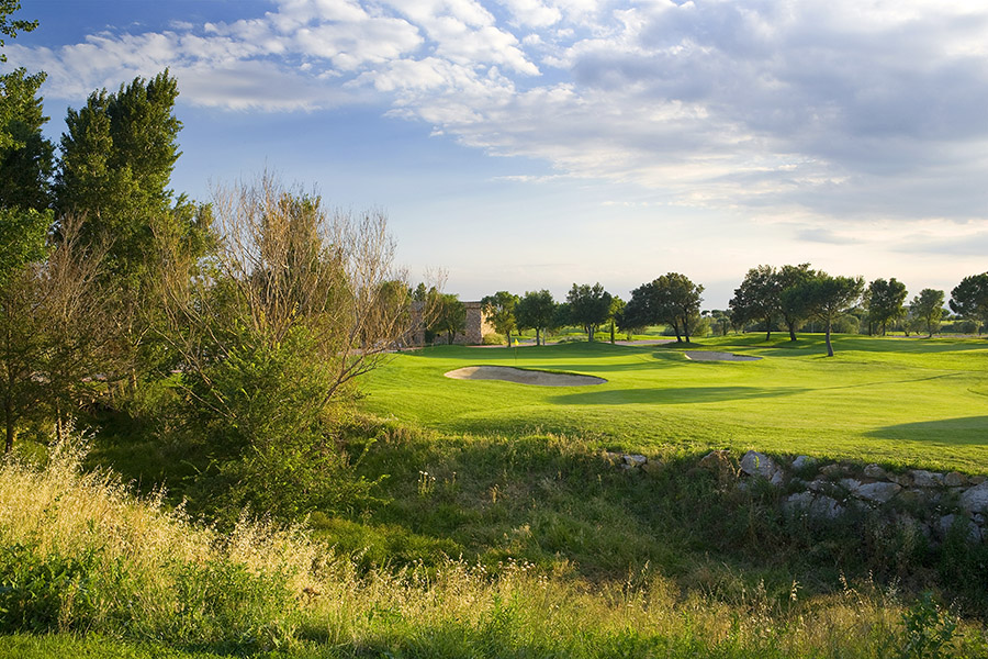  Golf green surrounded by bunkers on Peralada Golf