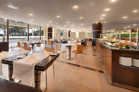 Restaurante at Pestana Vila Sol