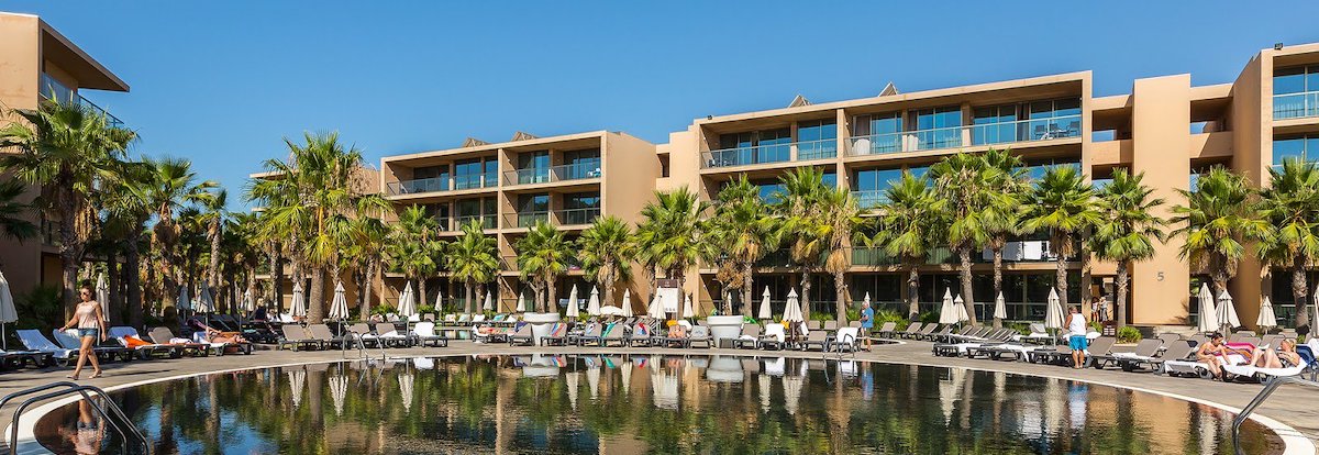 Nau Salgados Palm Village - All Inclusive Hotel and its pool area
