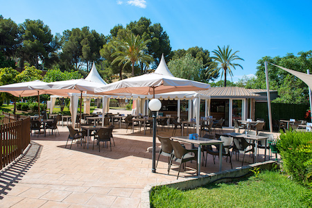 Al fresco dining at Salles Marina Portals